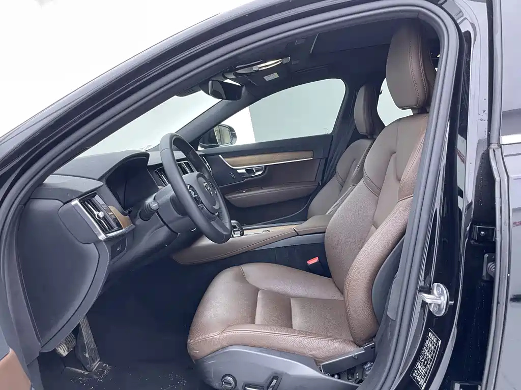 VOLVO S90 2022