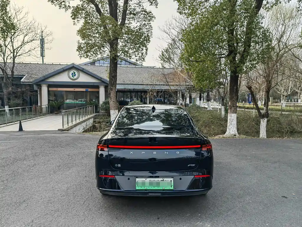 XPENG MOTORS P5 2023