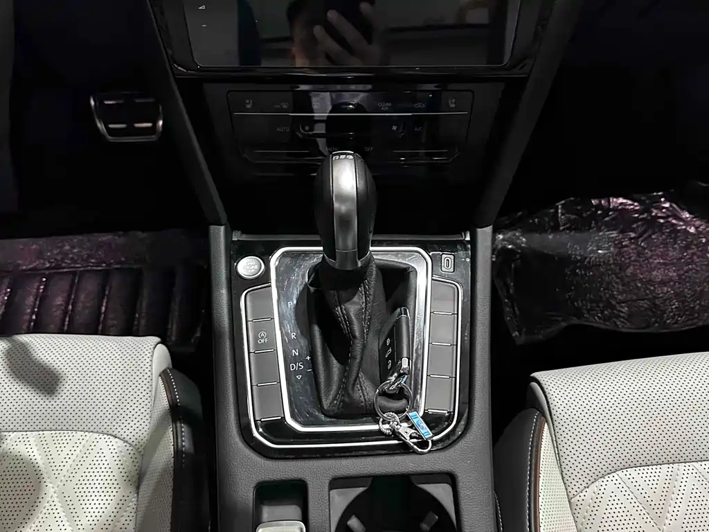 VOLKSWAGEN MAGOTAN 2023
