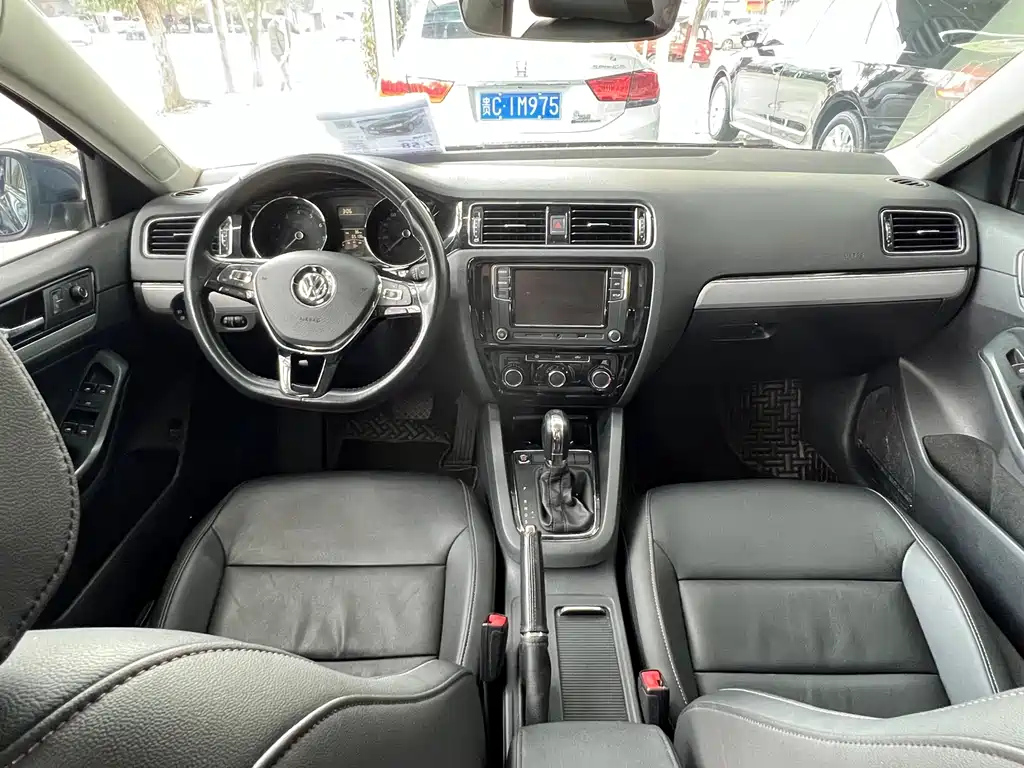 VOLKSWAGEN SAGITAR 2018