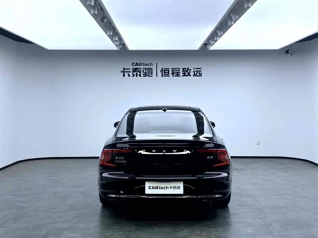 VOLVO S90 2023