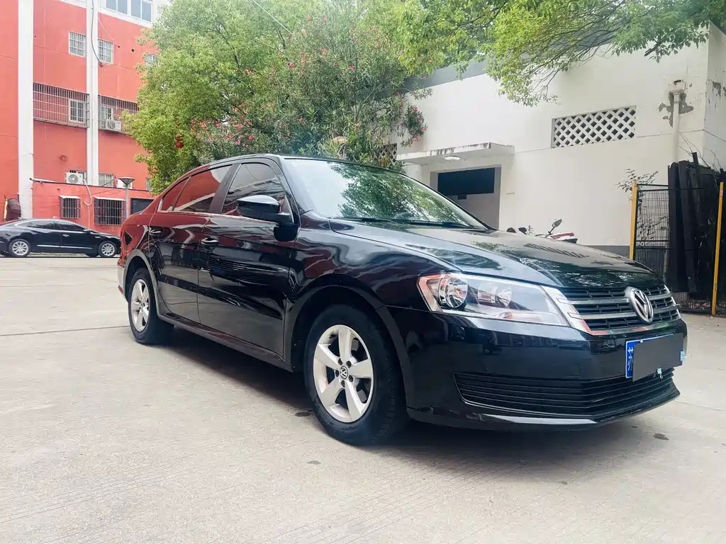 VOLKSWAGEN LAVIDA 2016