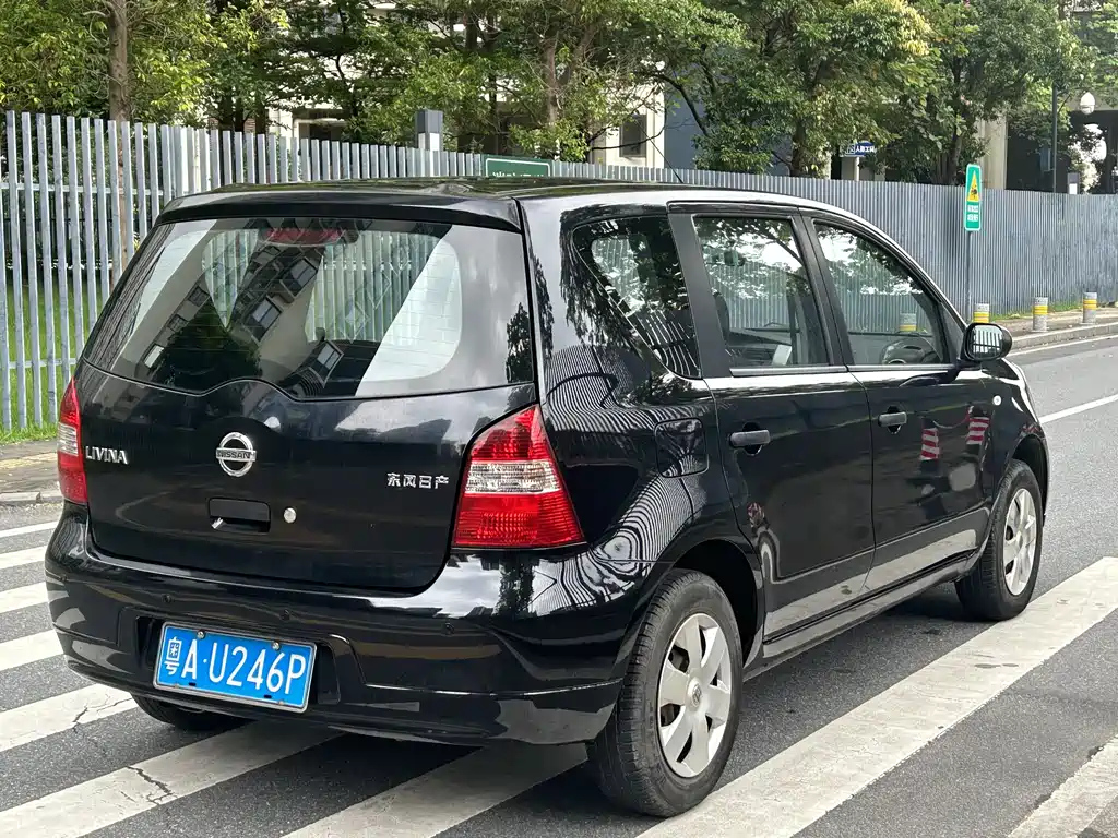 NISSAN LIVINA 2012