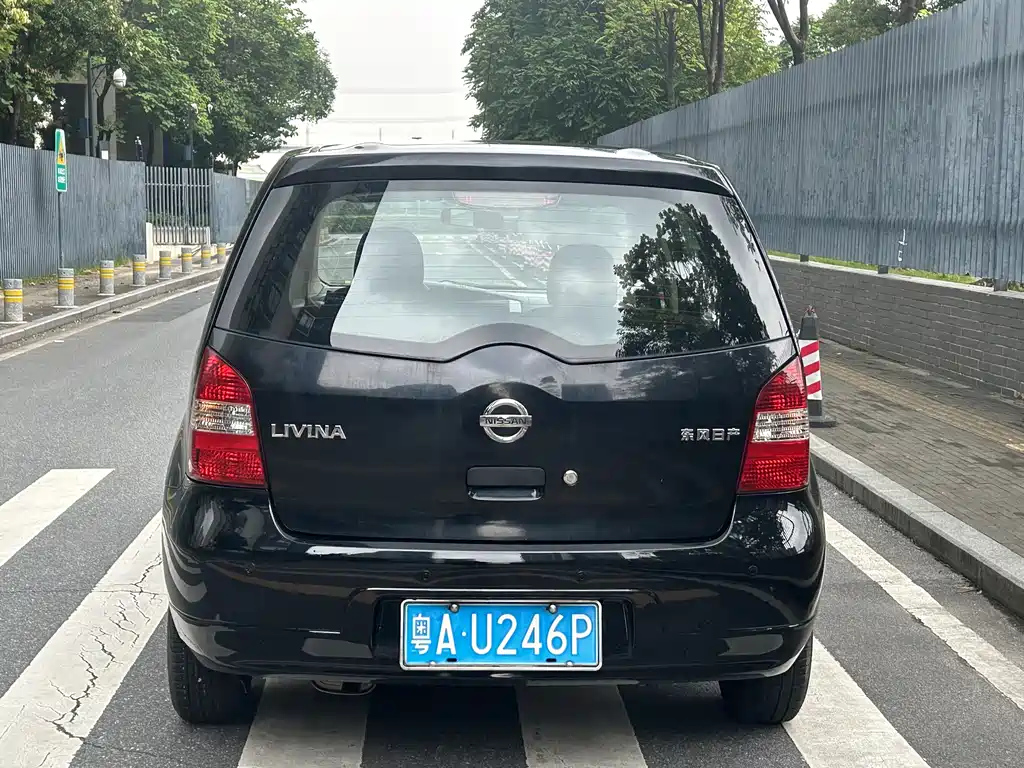 NISSAN LIVINA 2012