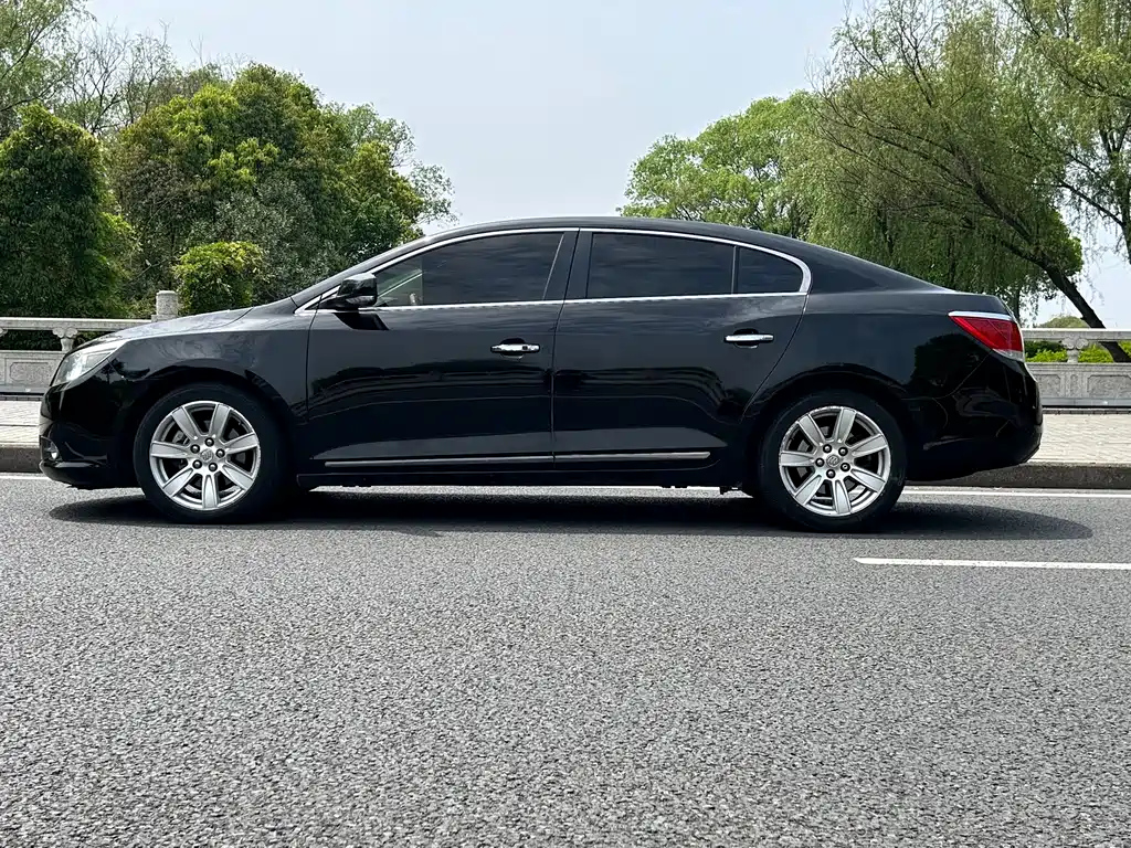 BUICK LACROSSE 2012