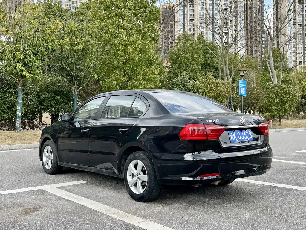 VOLKSWAGEN LAVIDA 2015