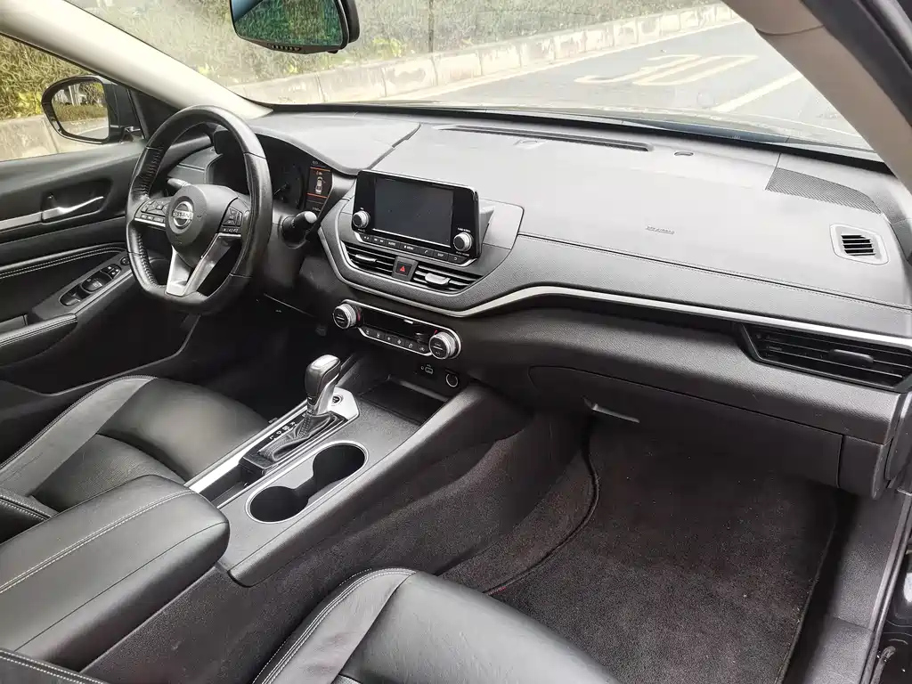NISSAN TEANA 2019
