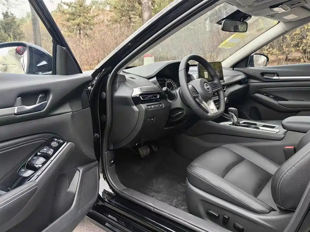 NISSAN TEANA 2023