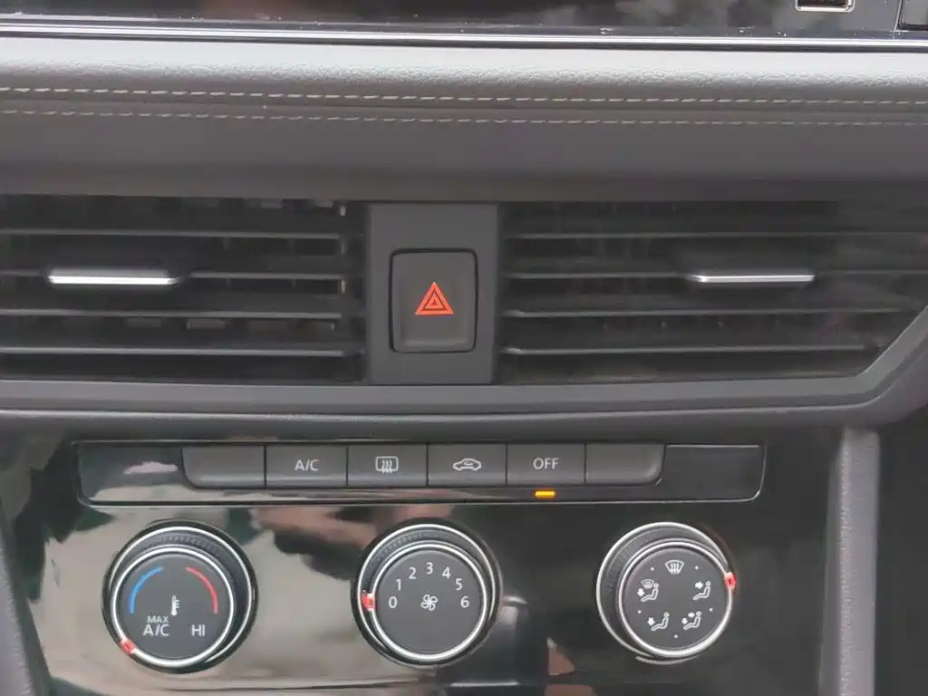 VOLKSWAGEN SAGITAR 2022
