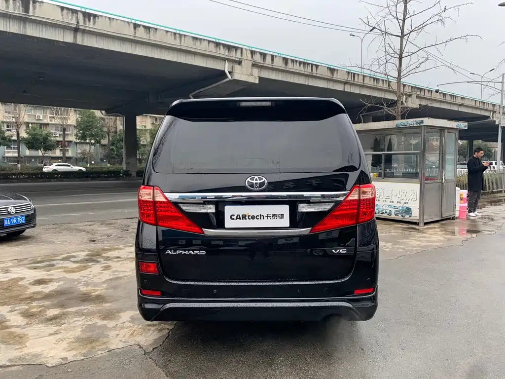 TOYOTA ALPHARD 2012