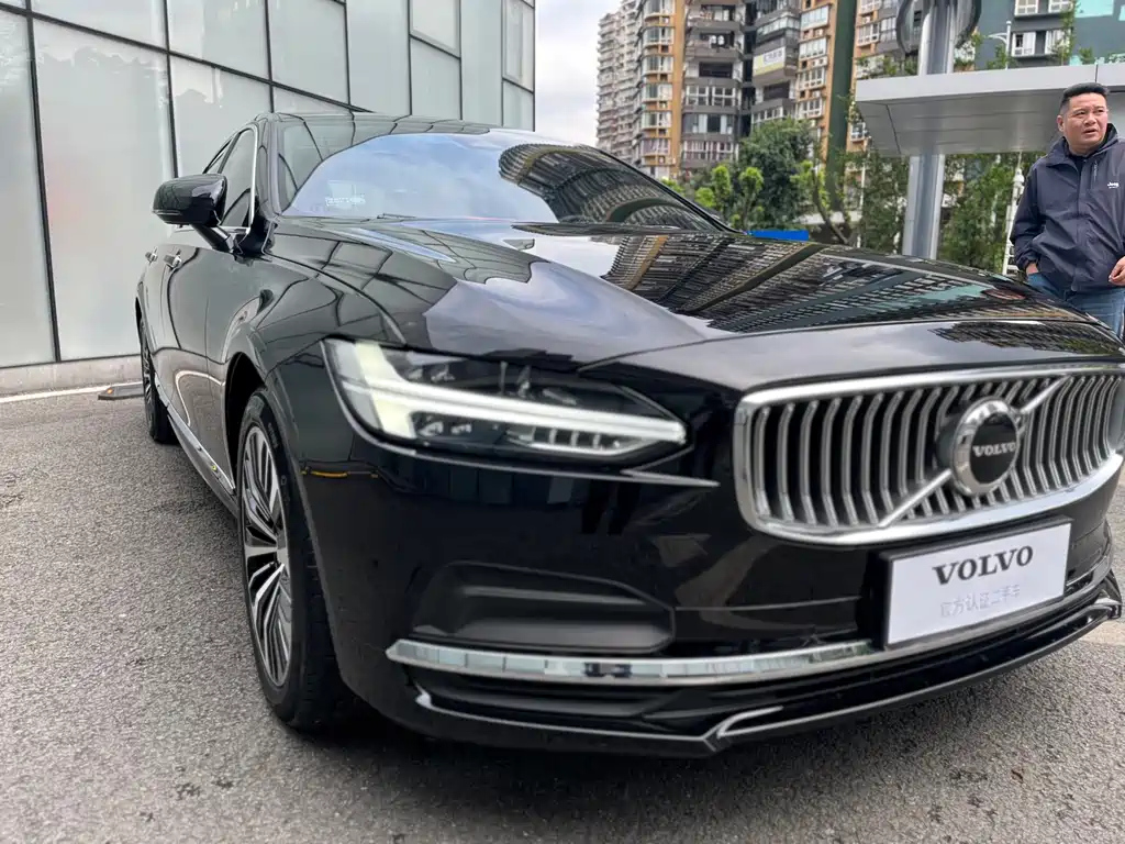 VOLVO S90 2022