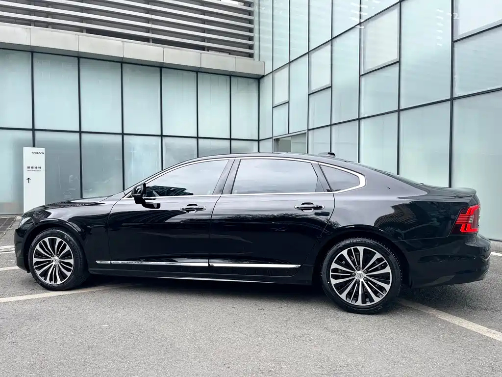 VOLVO S90 2022