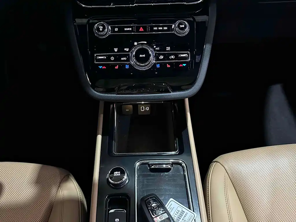 LINCOLN ADVENTURER 2021