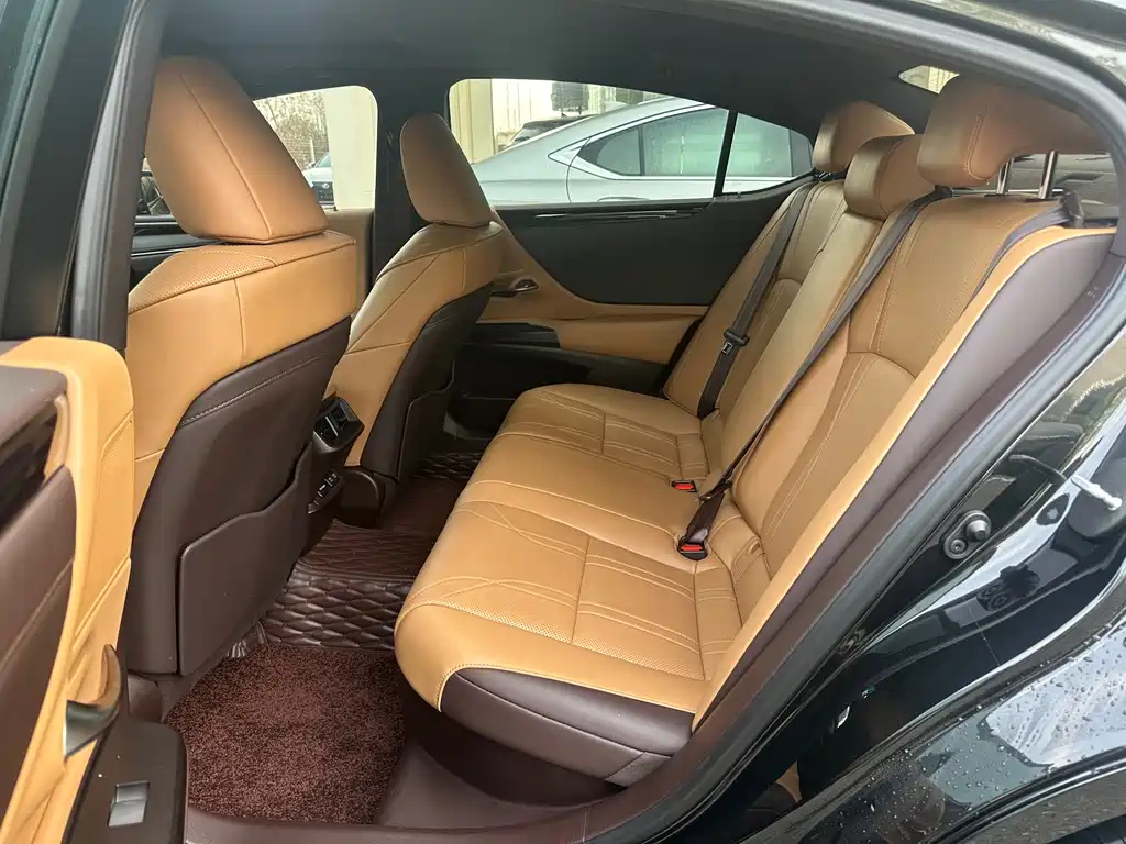 LEXUS ES 2020