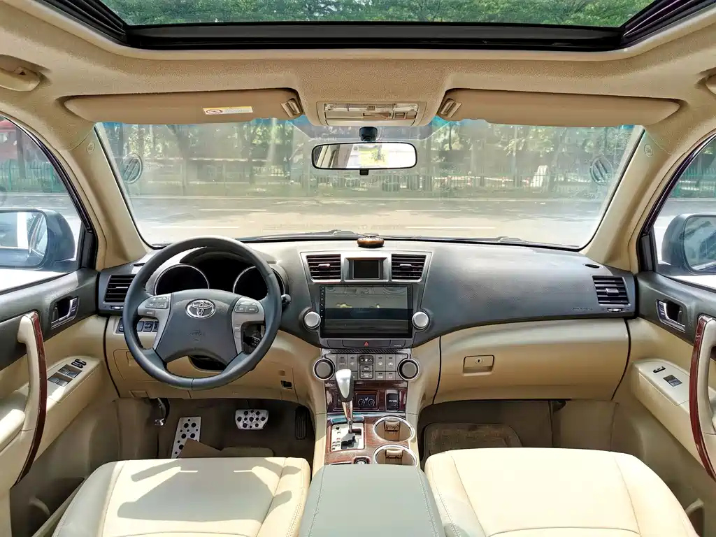 TOYOTA HIGHLANDER 2010