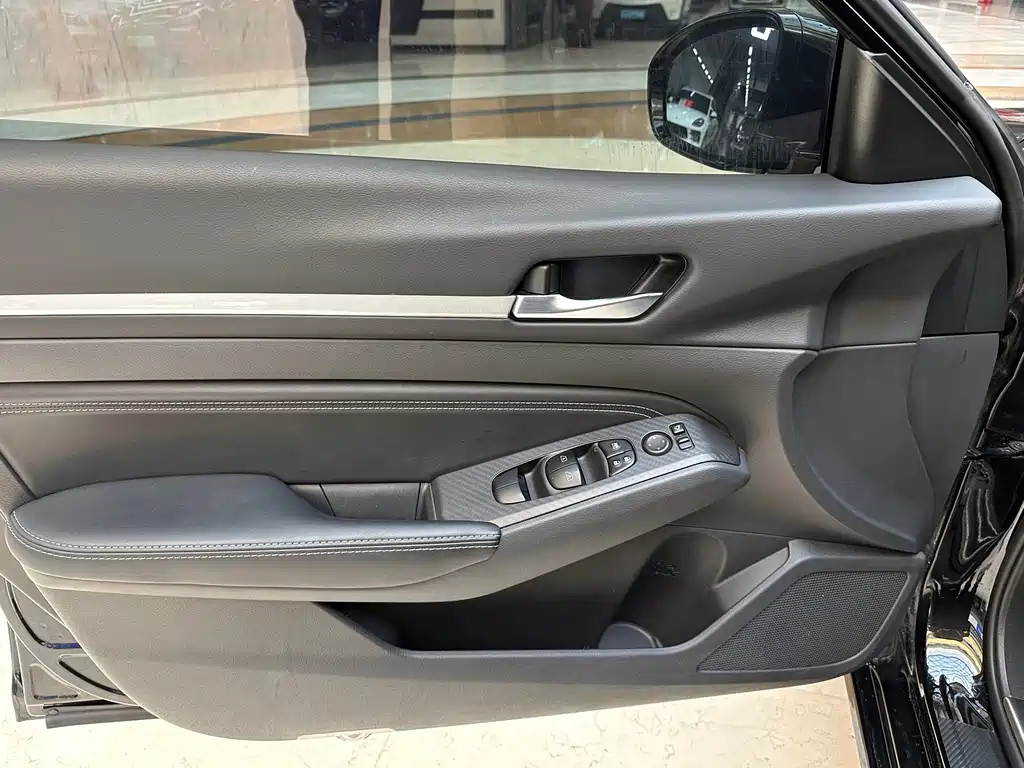 NISSAN TEANA 2020