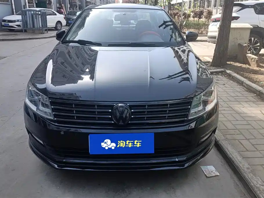 VOLKSWAGEN LAVIDA 2015