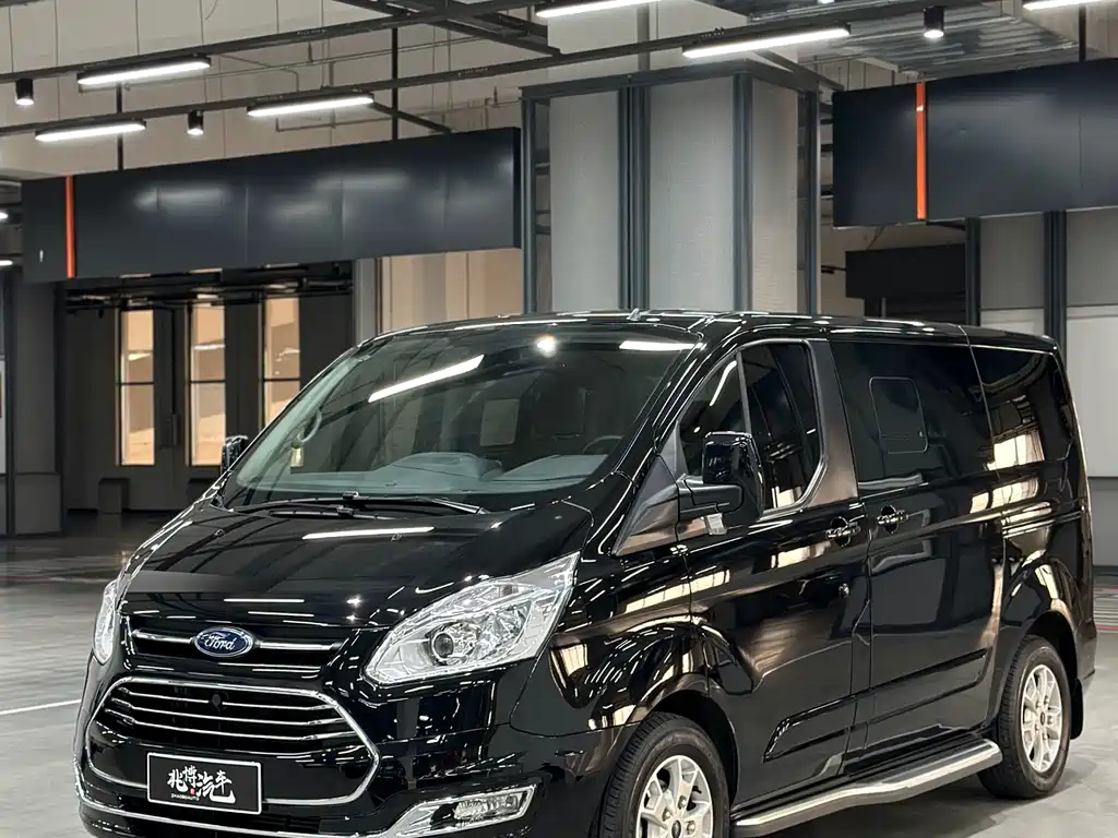 FORD TOUREO 2022