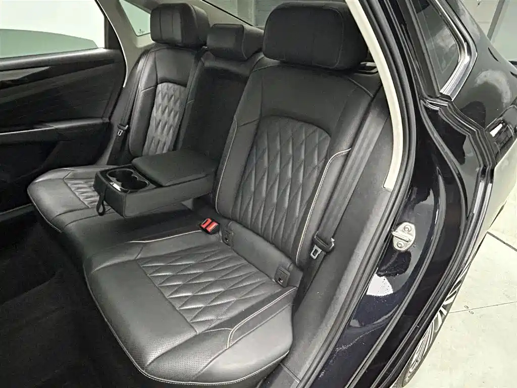 VOLKSWAGEN PASSAT 2021