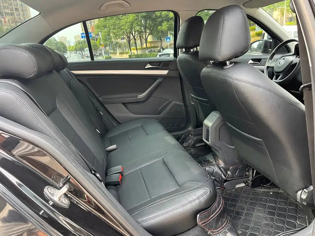 VOLKSWAGEN LAVIDA 2016
