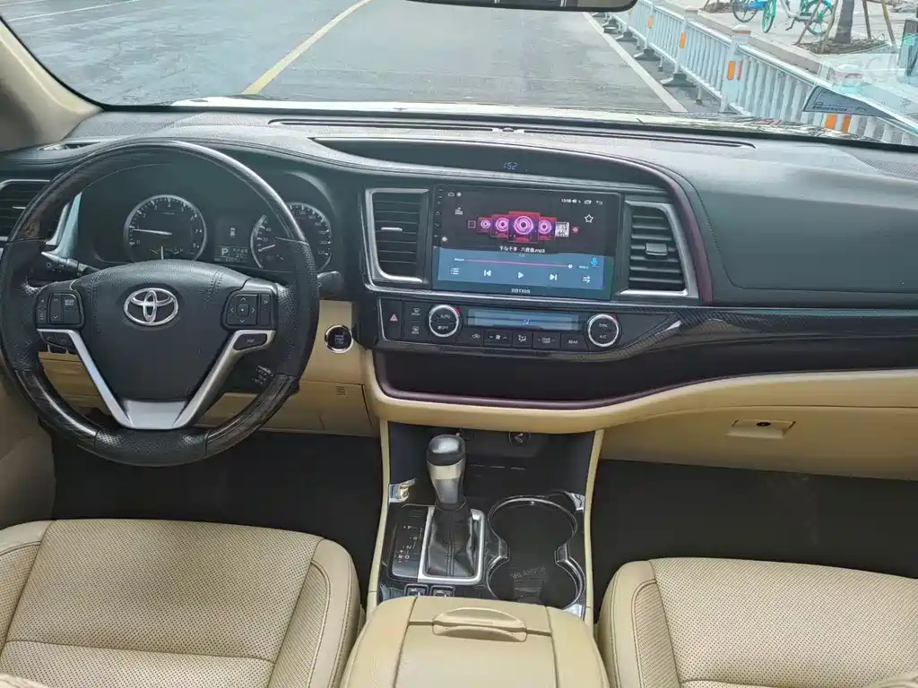 TOYOTA HIGHLANDER 2017