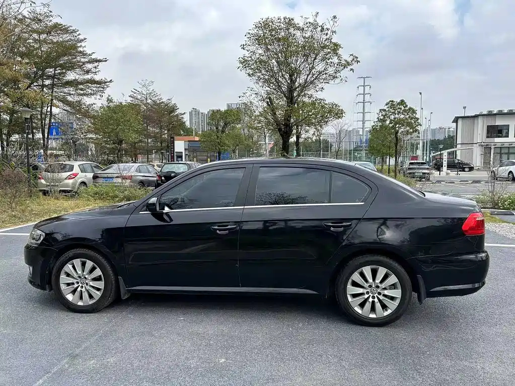 VOLKSWAGEN LAVIDA 2015