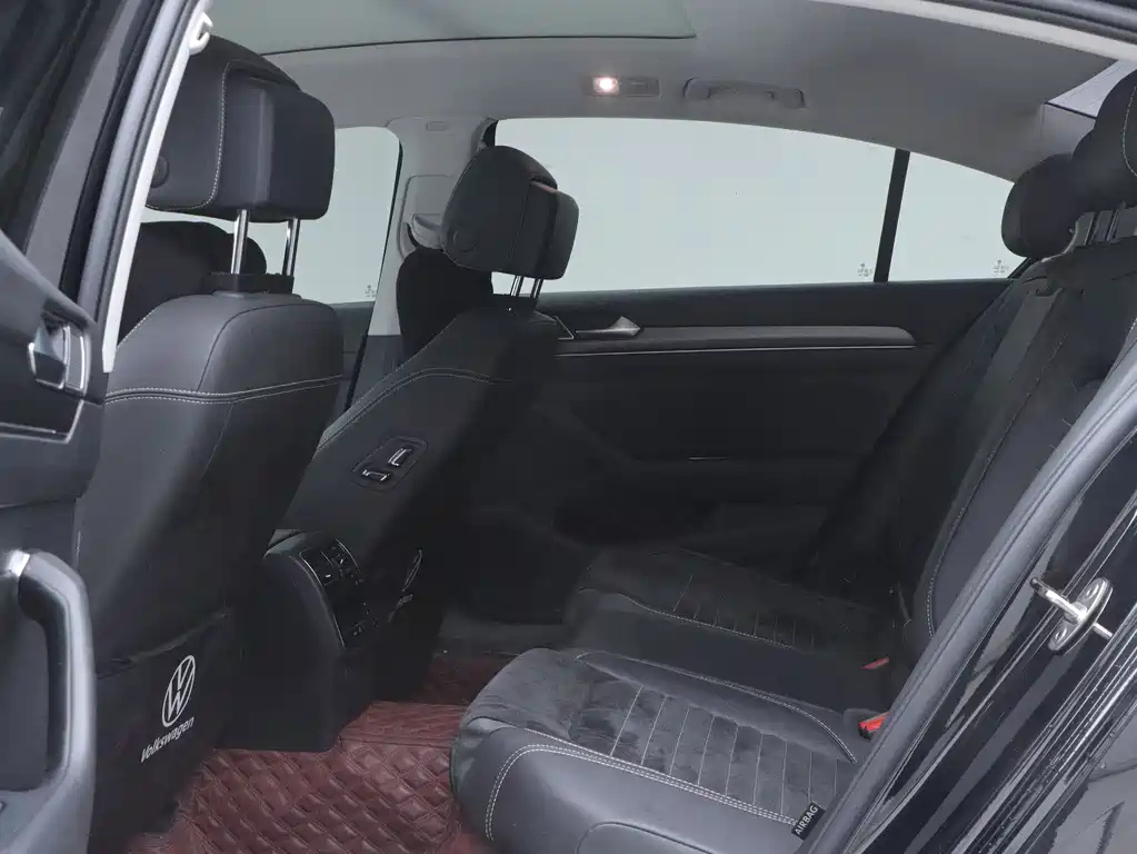 VOLKSWAGEN MAGOTAN 2020