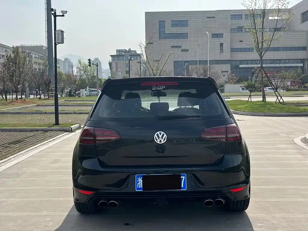VOLKSWAGEN GOLF 2016