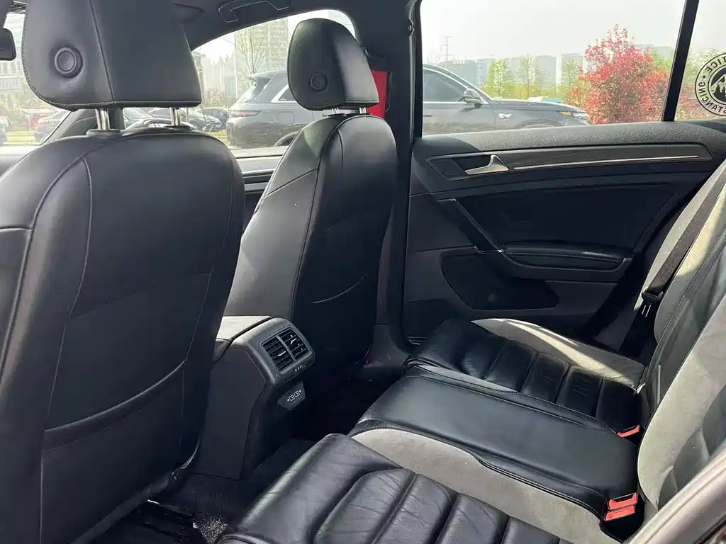 VOLKSWAGEN GOLF 2016