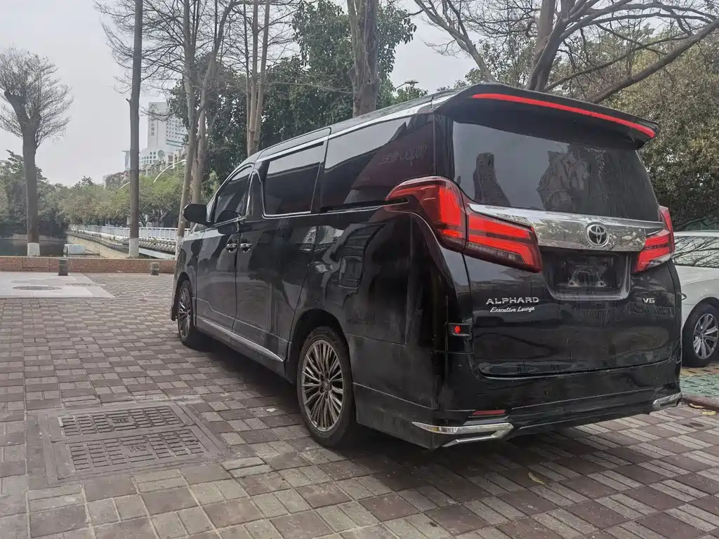 TOYOTA ALPHARD 2012