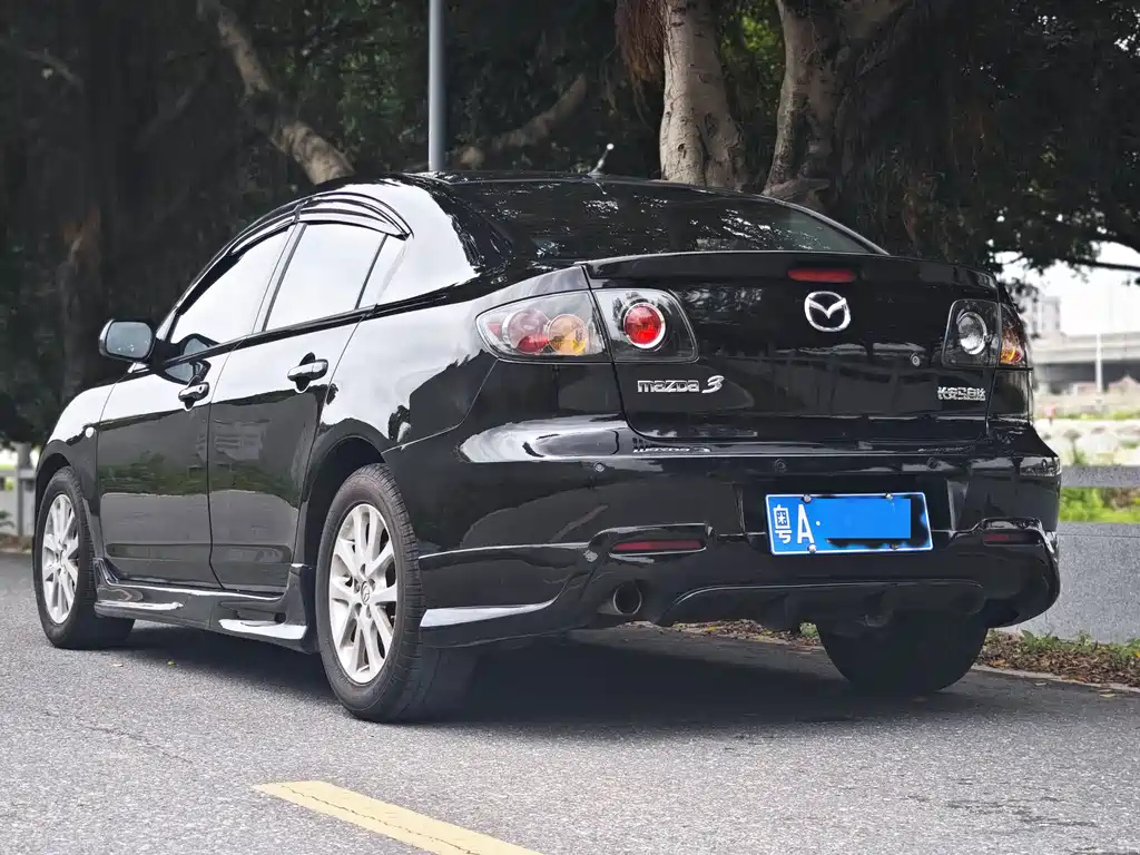 MAZDA 3 2010