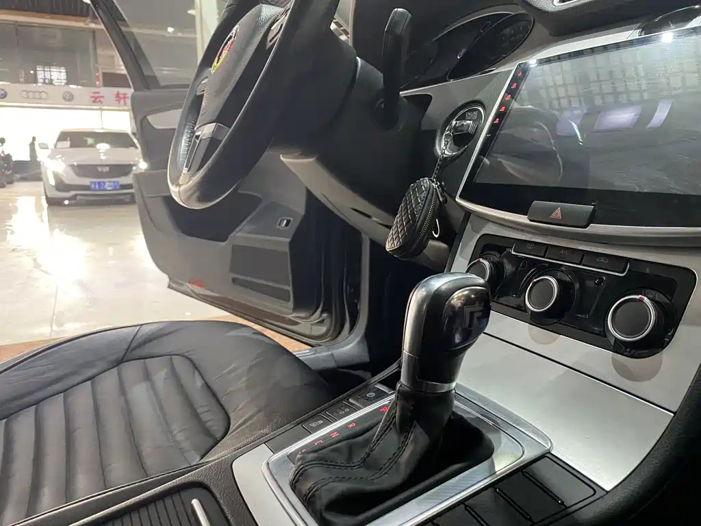 VOLKSWAGEN MAGOTAN 2016