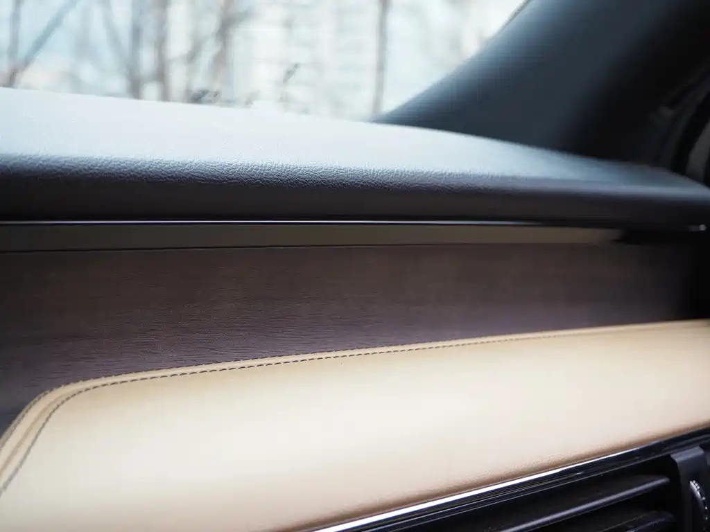 LINCOLN ADVENTURER 2020