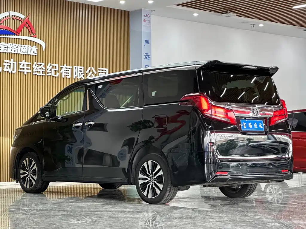 TOYOTA ALPHARD 2018