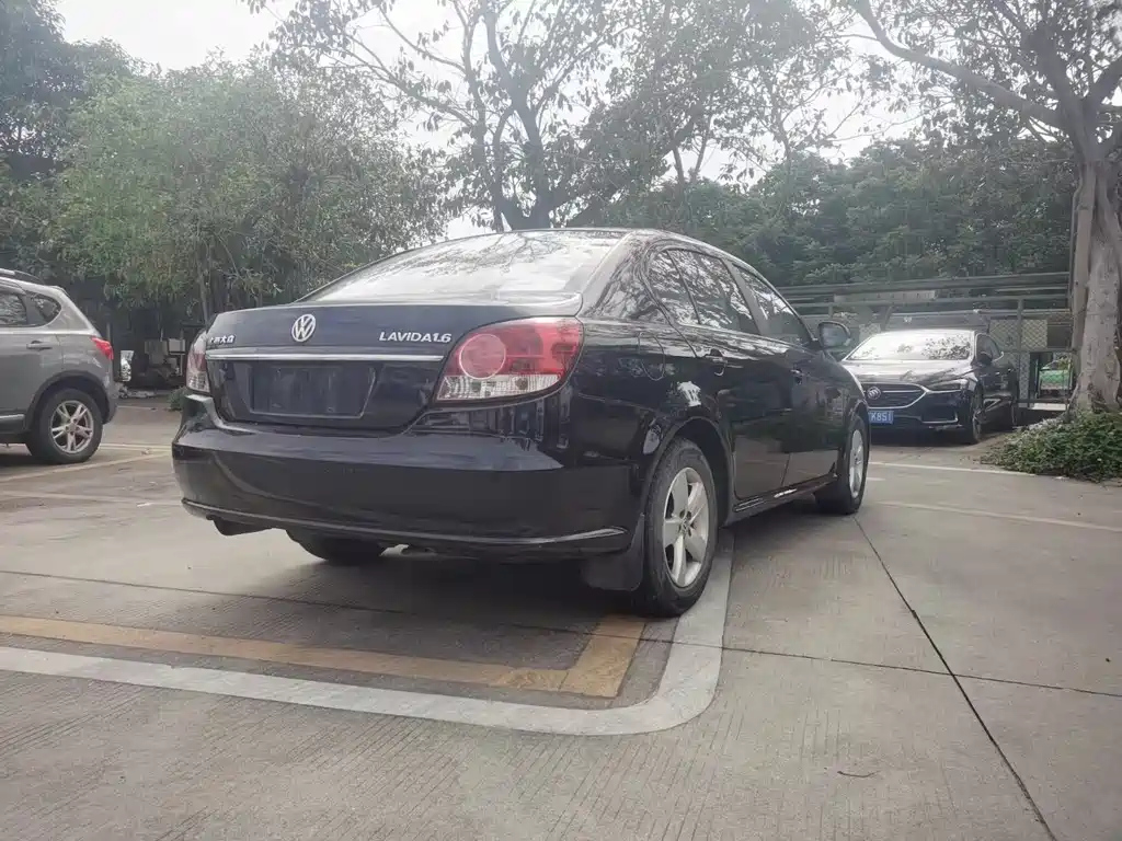 VOLKSWAGEN LAVIDA 2012