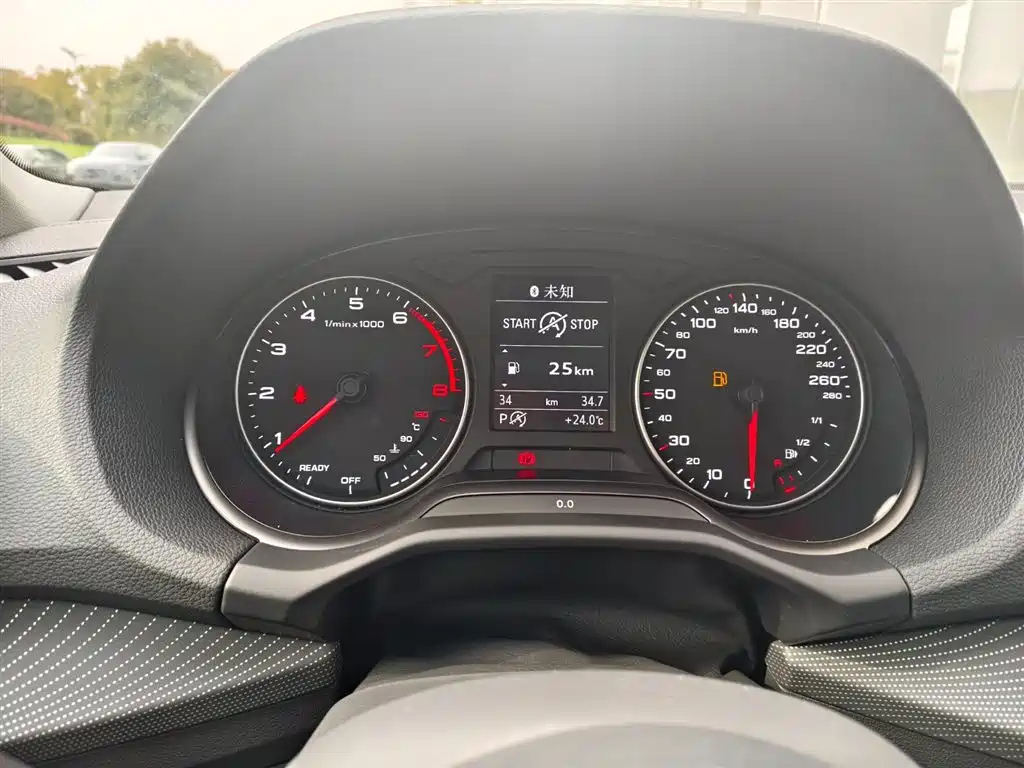 AUDI Q2L 2024