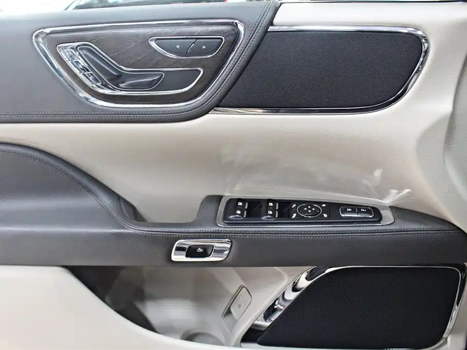 LINCOLN CONTINENTAL 2017
