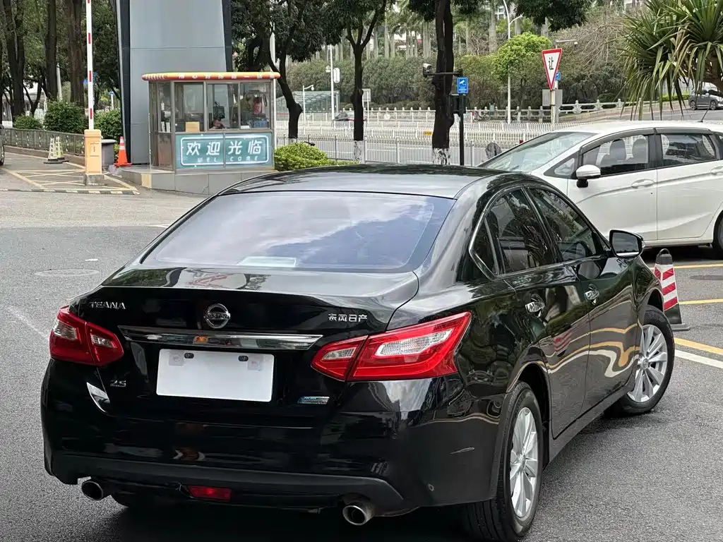 NISSAN TEANA 2017