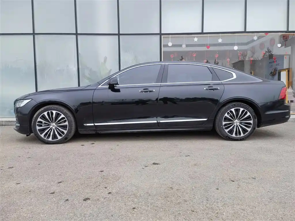 VOLVO S90 2022