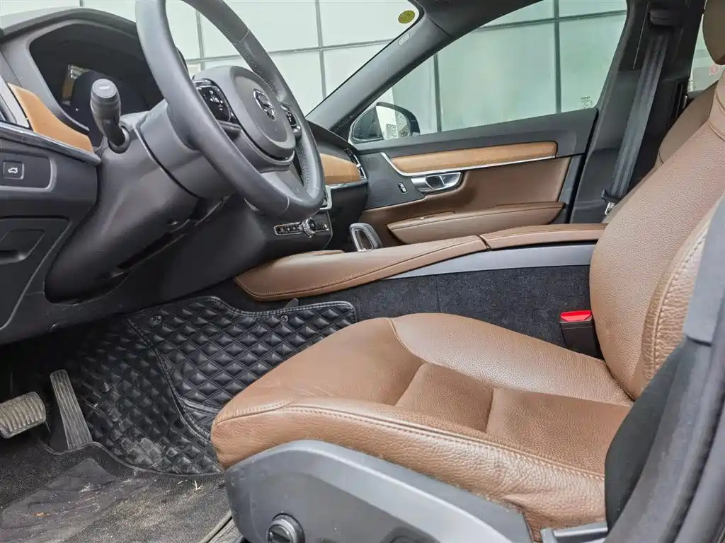 VOLVO S90 2022