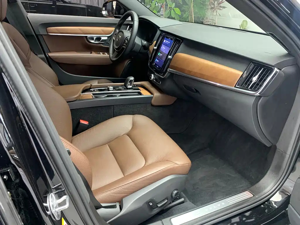 VOLVO S90 2023