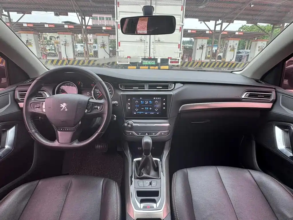 PEUGEOT 408 2018