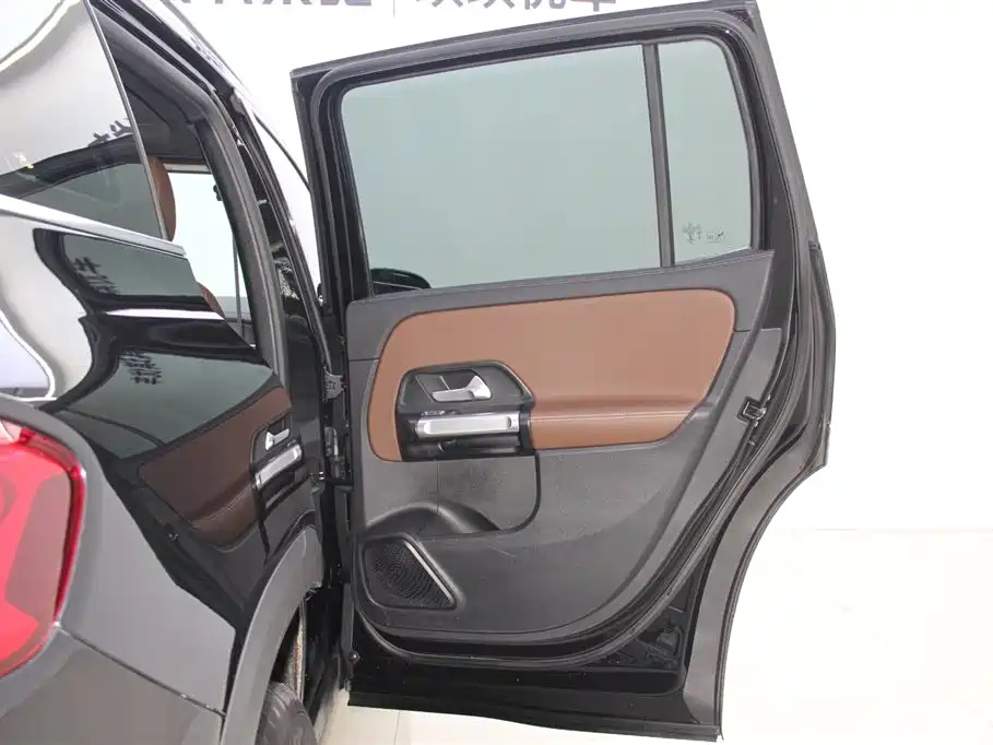 MERCEDES BENZ GLB 2023