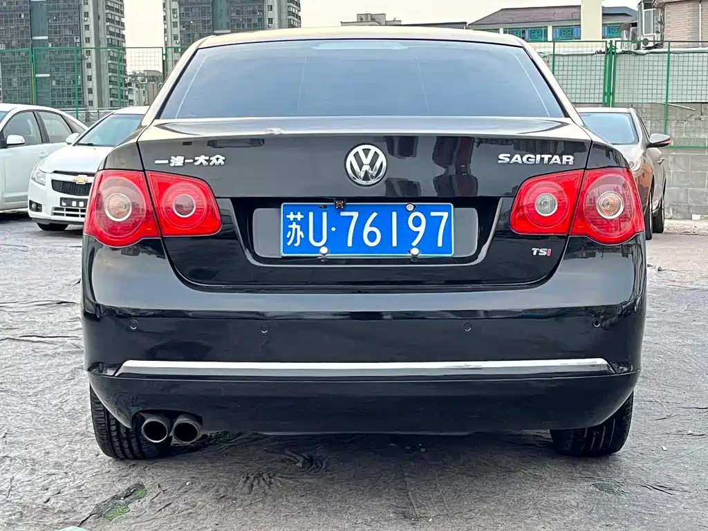 VOLKSWAGEN SAGITAR 2011