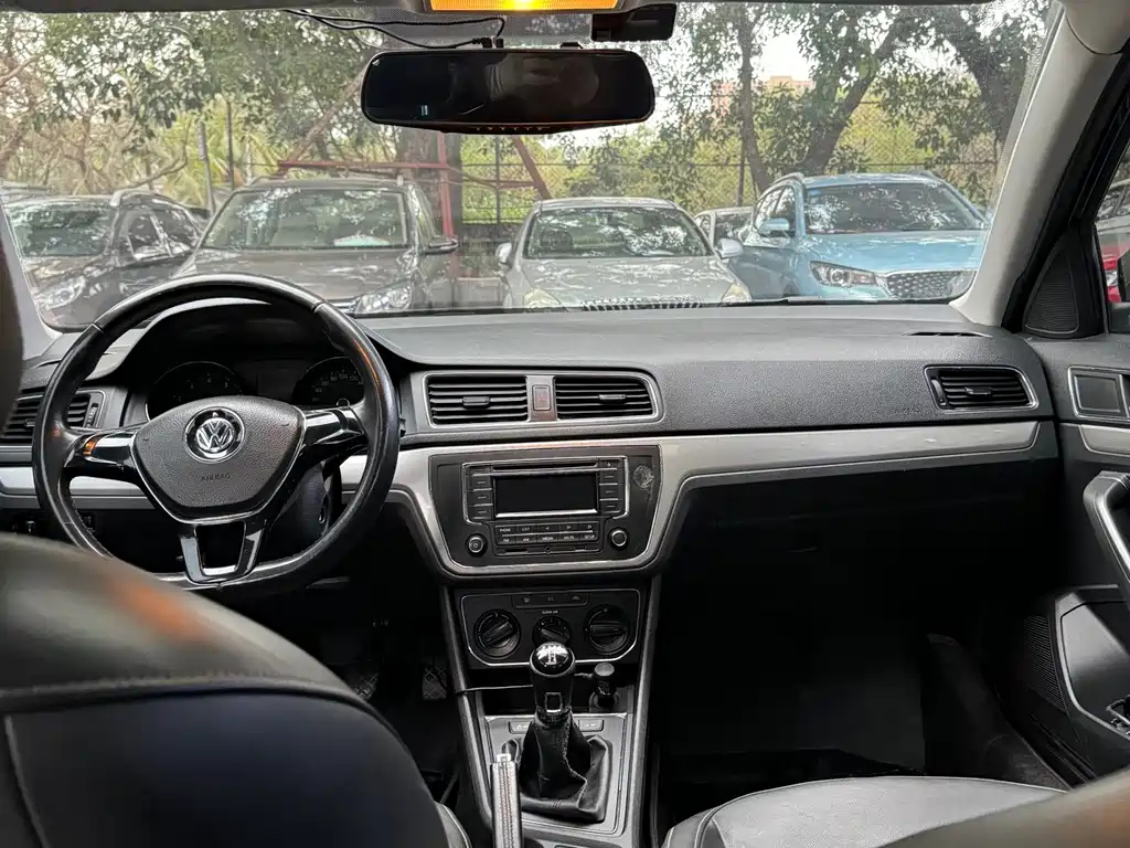 VOLKSWAGEN LAVIDA 2016
