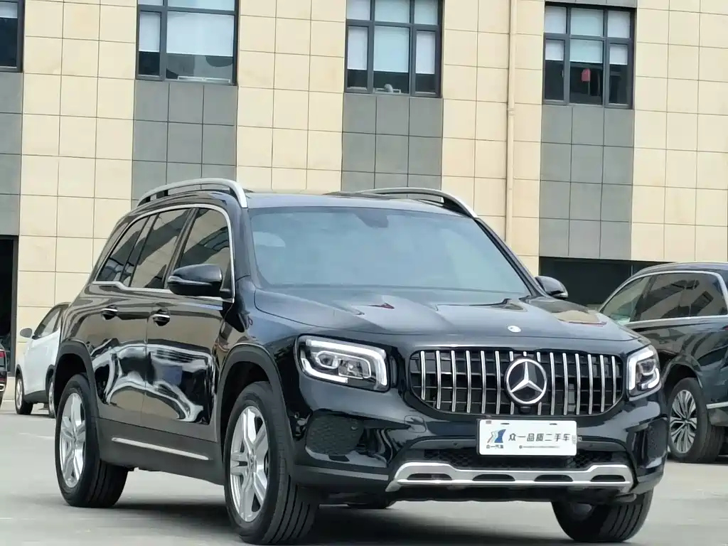 MERCEDES BENZ GLB 2023