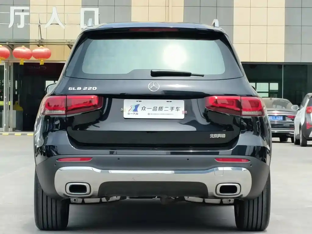 MERCEDES BENZ GLB 2023