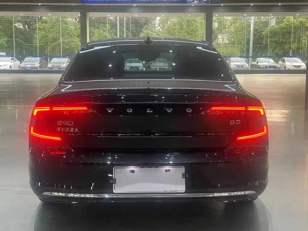 VOLVO S90 2021