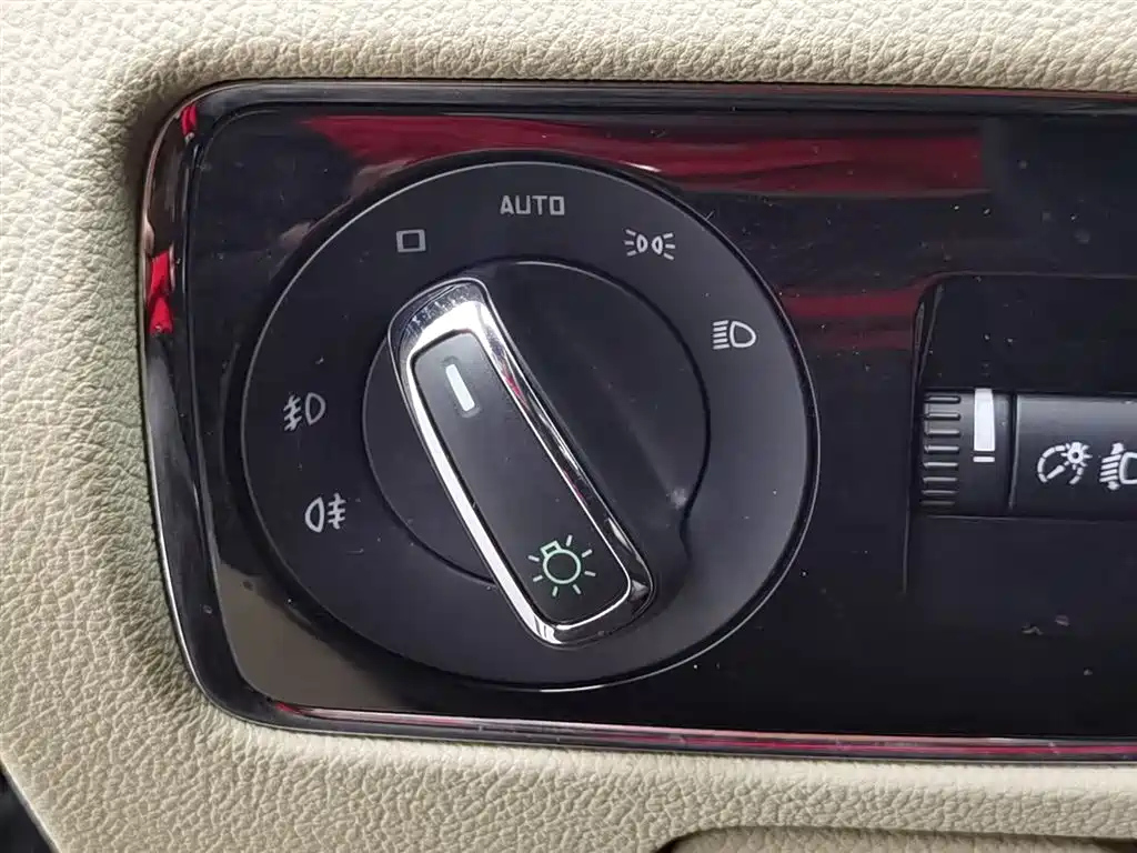 SKODA SUPERB 2015