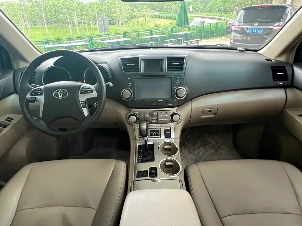 TOYOTA HIGHLANDER 2012